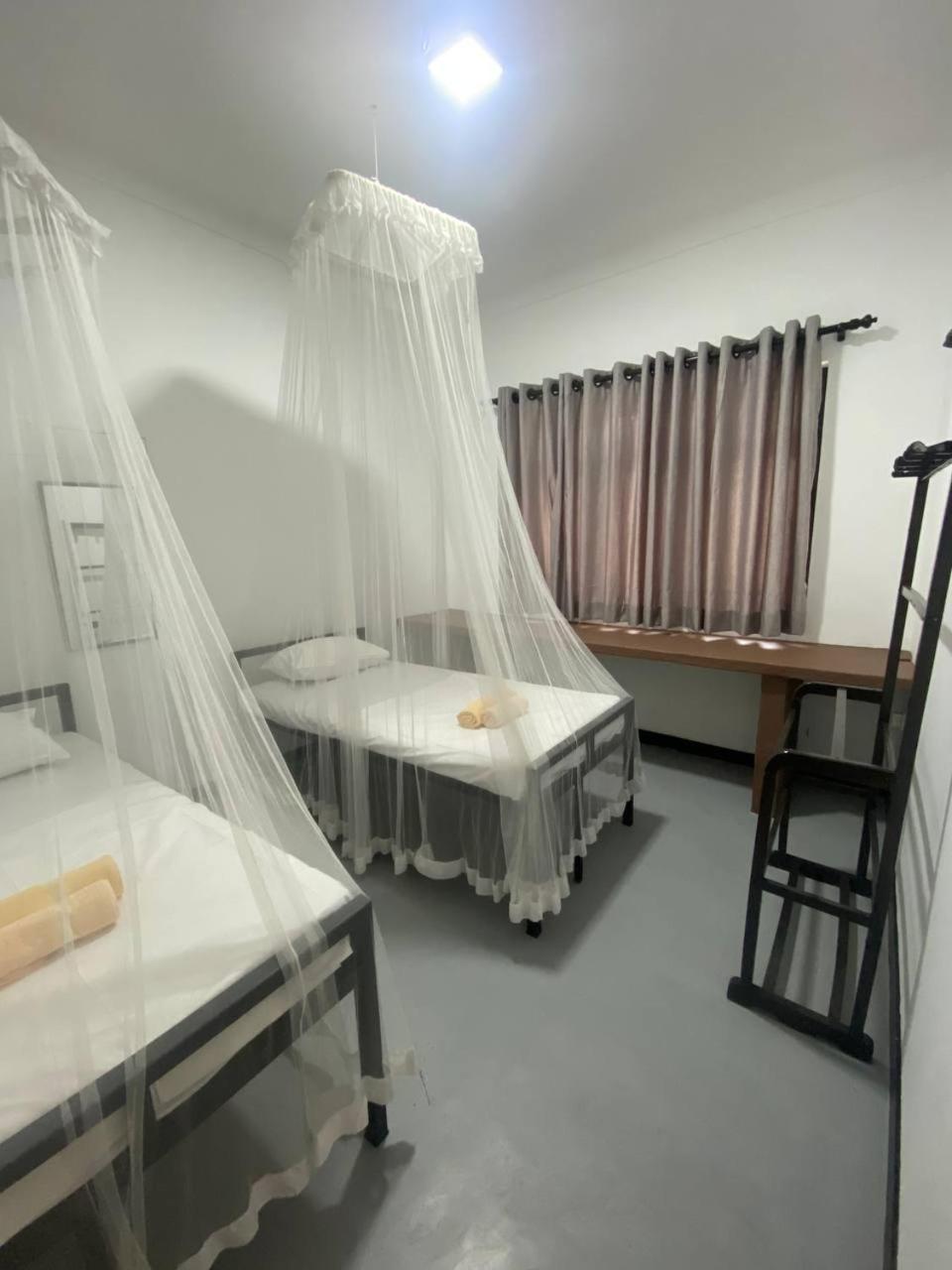 Pearl Villa Rooms And Hostel Unawatuna Buitenkant foto