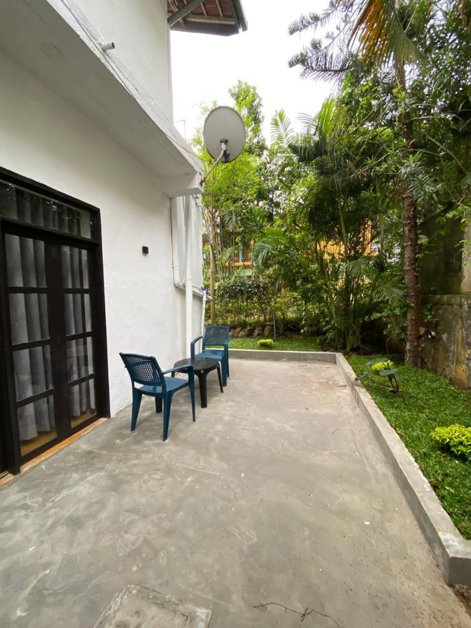 Pearl Villa Rooms And Hostel Unawatuna Buitenkant foto